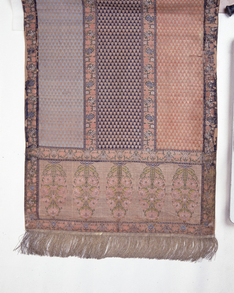 Muzeum Narodowe  - zbiory - pas lity trójstronny - Persja /1700 - 1721 rok/ - głowa i wciąża /fragment/ - awers, skan 1