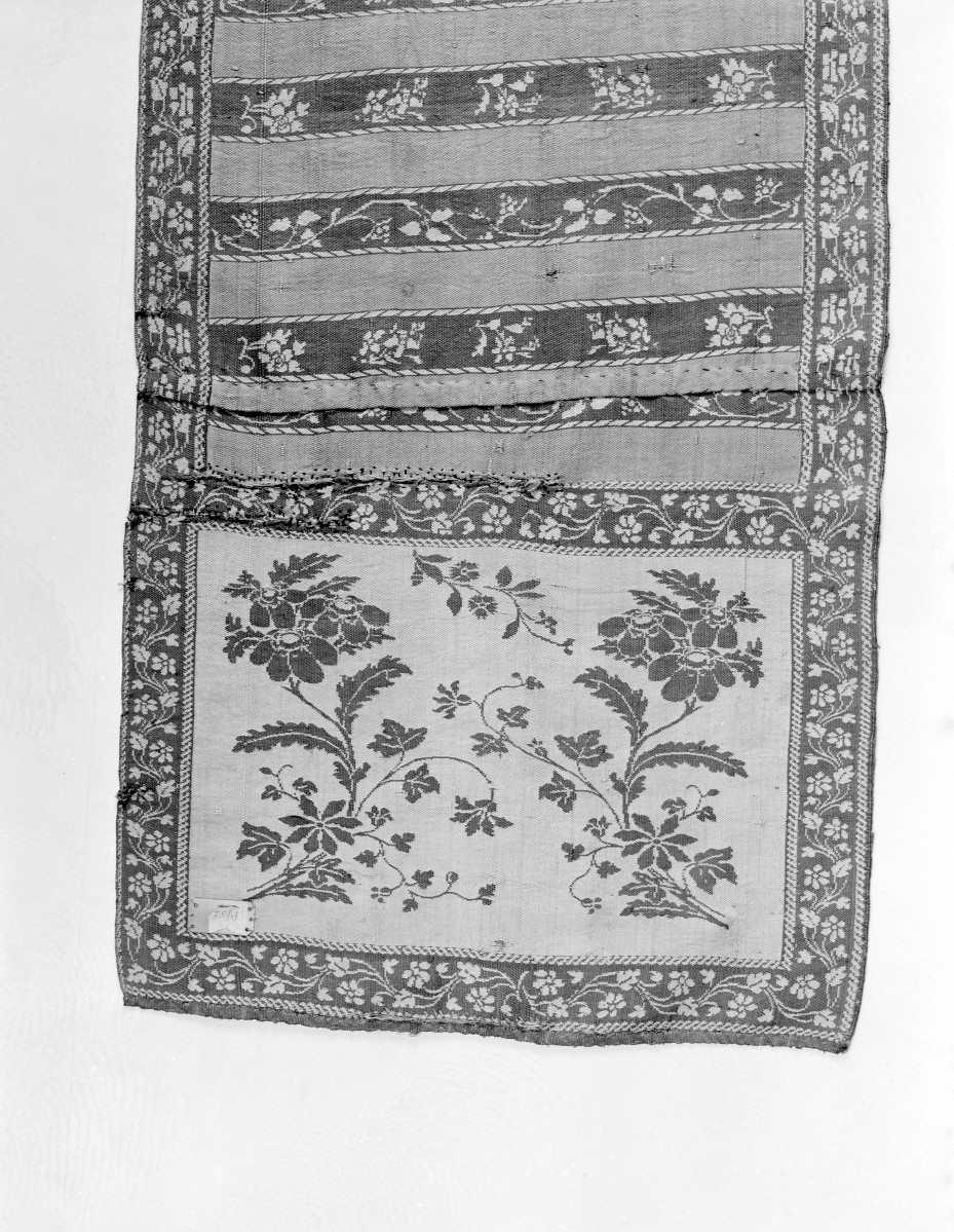 Muzeum Diecezjalne - zbiory - pas jedwabny czterostronny - Gdańsk - Szydłowiec /P.C. Salzhuber 1793 rok/ -  głowa i wciąża /fragment/ - awers, skan 1