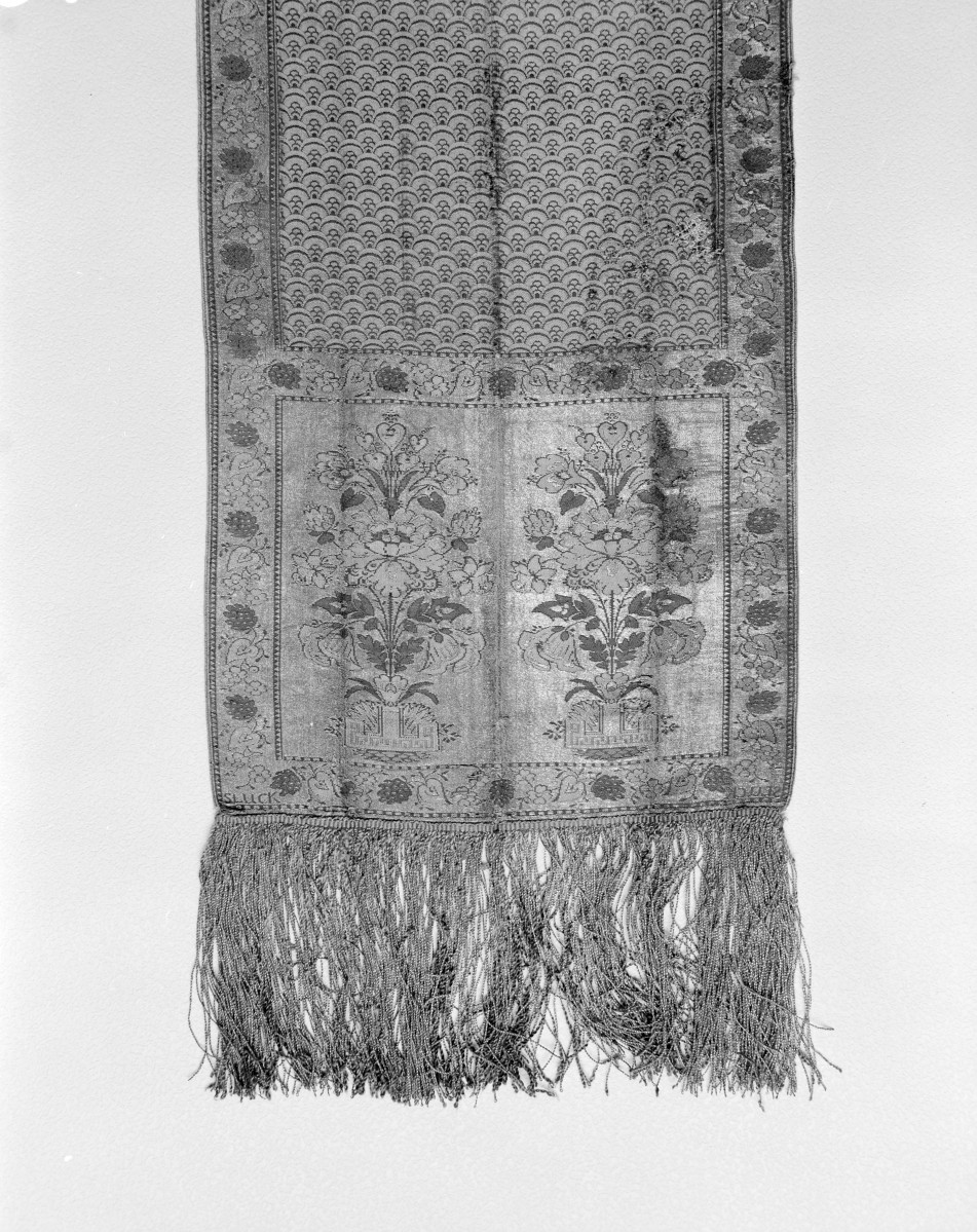 Muzeum Archidiecezjalne - zbiory - pas półlity jednostronny - Słuck /Jan Madżarski 1767 - 1780 rok/ - głowa i wciąża /fragment/ - awers, skan 1