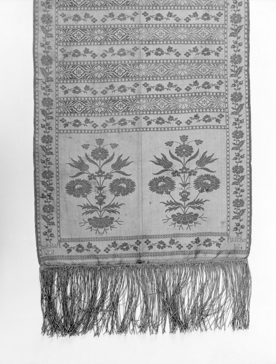 Muzeum Diecezjalne - zbiory - pas jedwabny czterostronny - Warszawa lub Lipków /Paschalis Jakubowicz 1787 - 1790 rok/ - głowa i wciąża /fragment/ - awers, skan 1