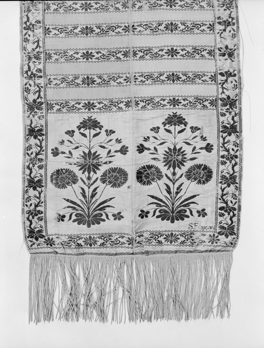 Muzeum Diecezjalne - zbiory - pas jedwabny czterostronny - Kobyłka /Szczepan Filsjean 1787 - 1794 rok/ - głowa i wciąża /fragment/ - awers, skan 1