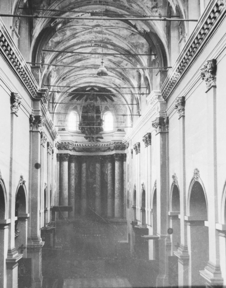 katedra pw. Wniebowzięcia Najświętszej Marii Panny - widok na prezbiterium z chóru muzycznego, skan 1