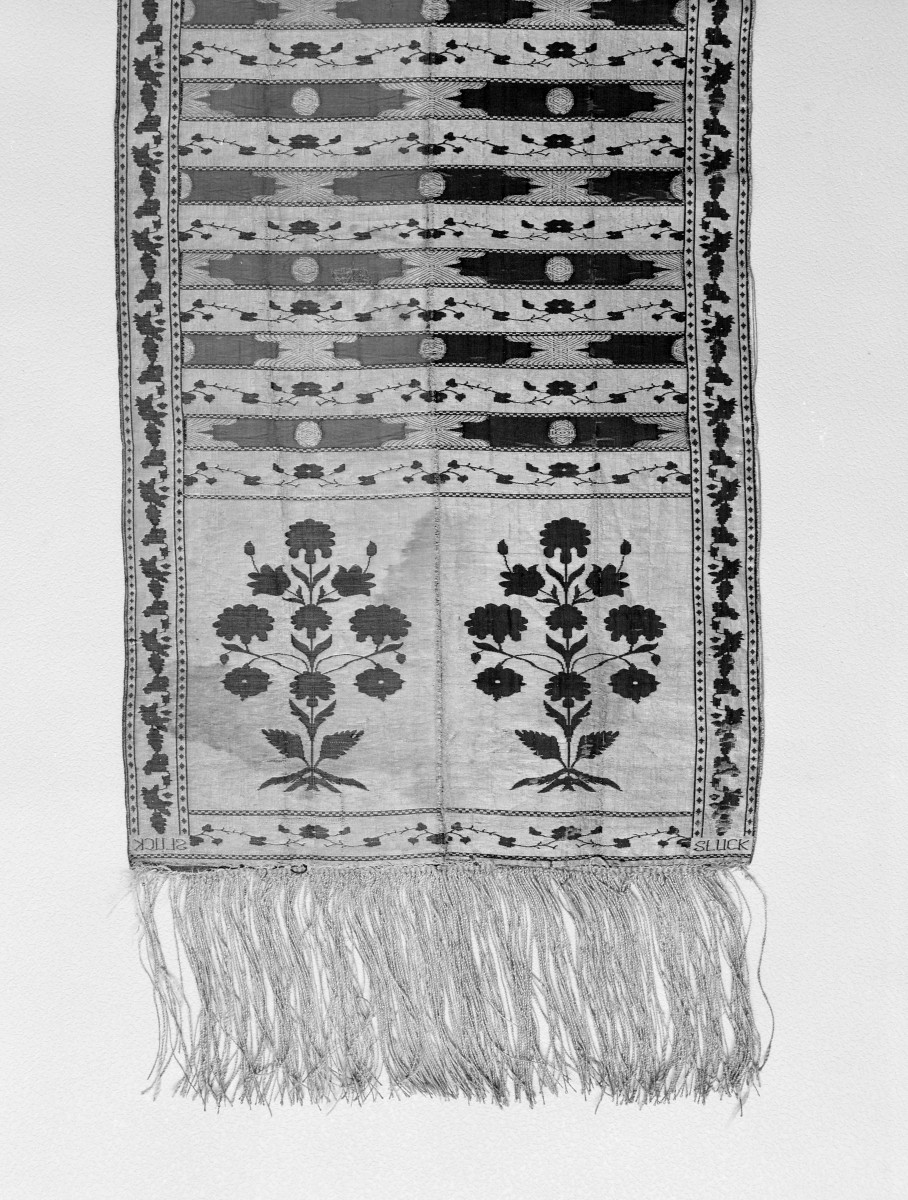 Muzeum Narodowe - od. Muzeum Sztuk Użytkowych - zbiory - pas lity czterostronny - Słuck /Jan Madżarski 1767 - 1780 rok/ - głowa i wciąża /fragment/ - awers, skan 1