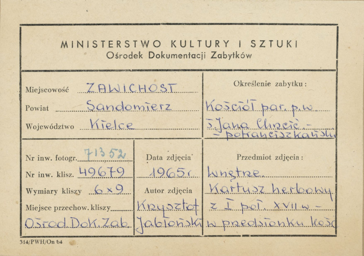 Zespół klasztorny - wnętrze kościoła, widok na kartusz herbowy - metryczka, skan 1