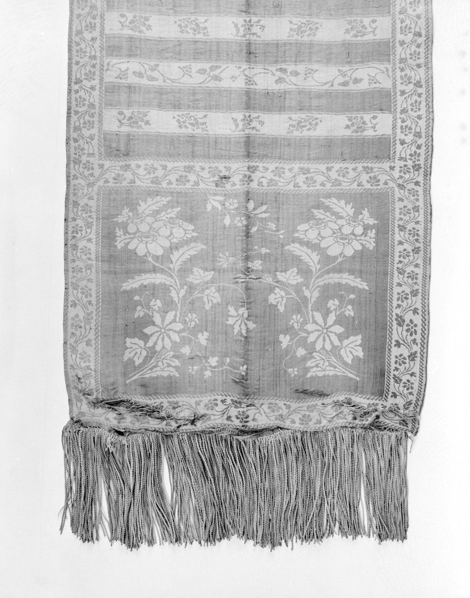 Muzeum Diecezjalne - zbiory - pas jedwabny dwustronny - Gdańsk - Szydłowiec /P.C. Salzhuber 1793 rok/ -  głowa i wciąża /fragment/ - awers, skan 1