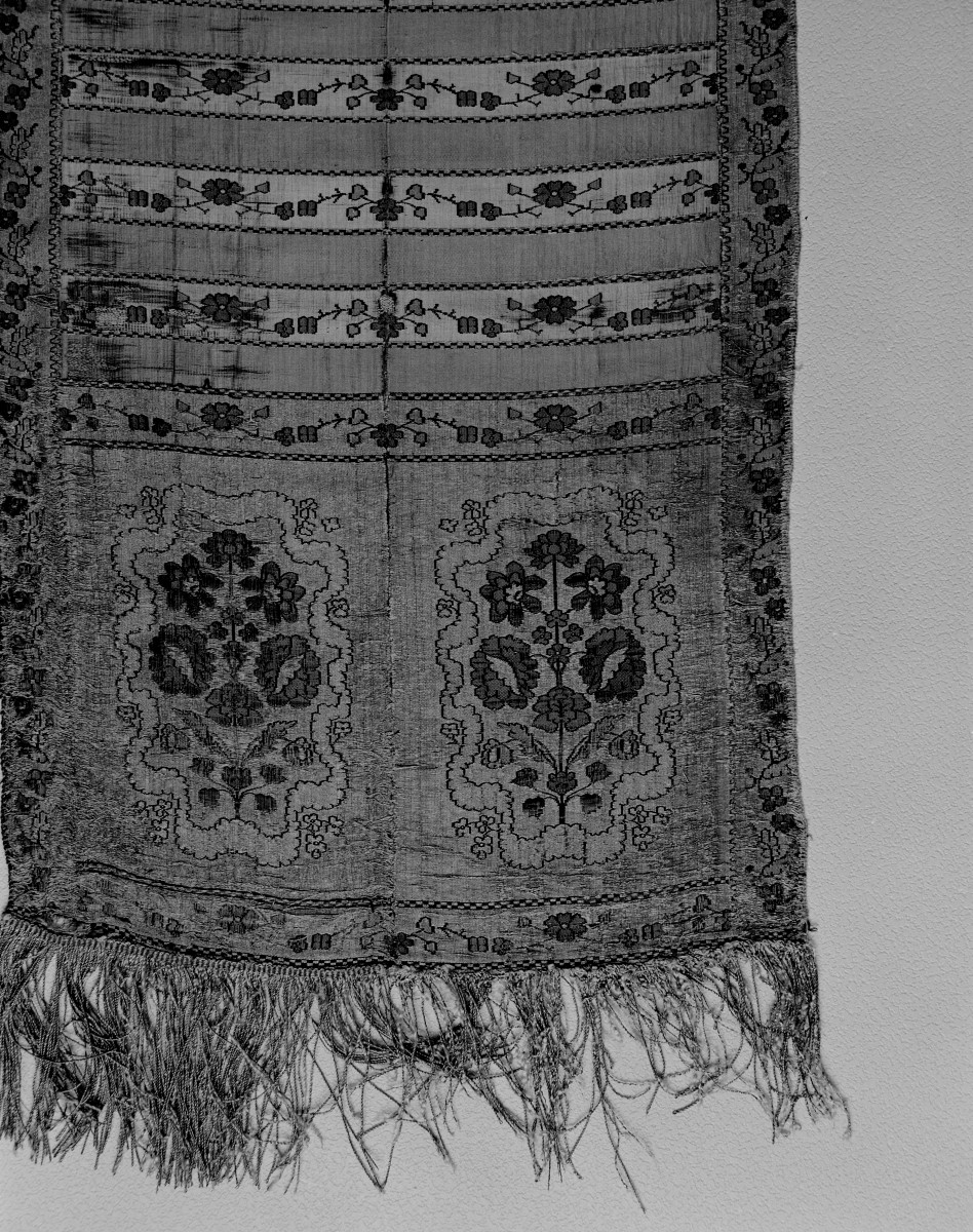Muzeum Zamkowe - zbiory - pas lity czterostronny - Słuck /Jan Madżarski 1767 - 1780 rok/ - głowa i wciąża /fragment/ - awers, skan 1