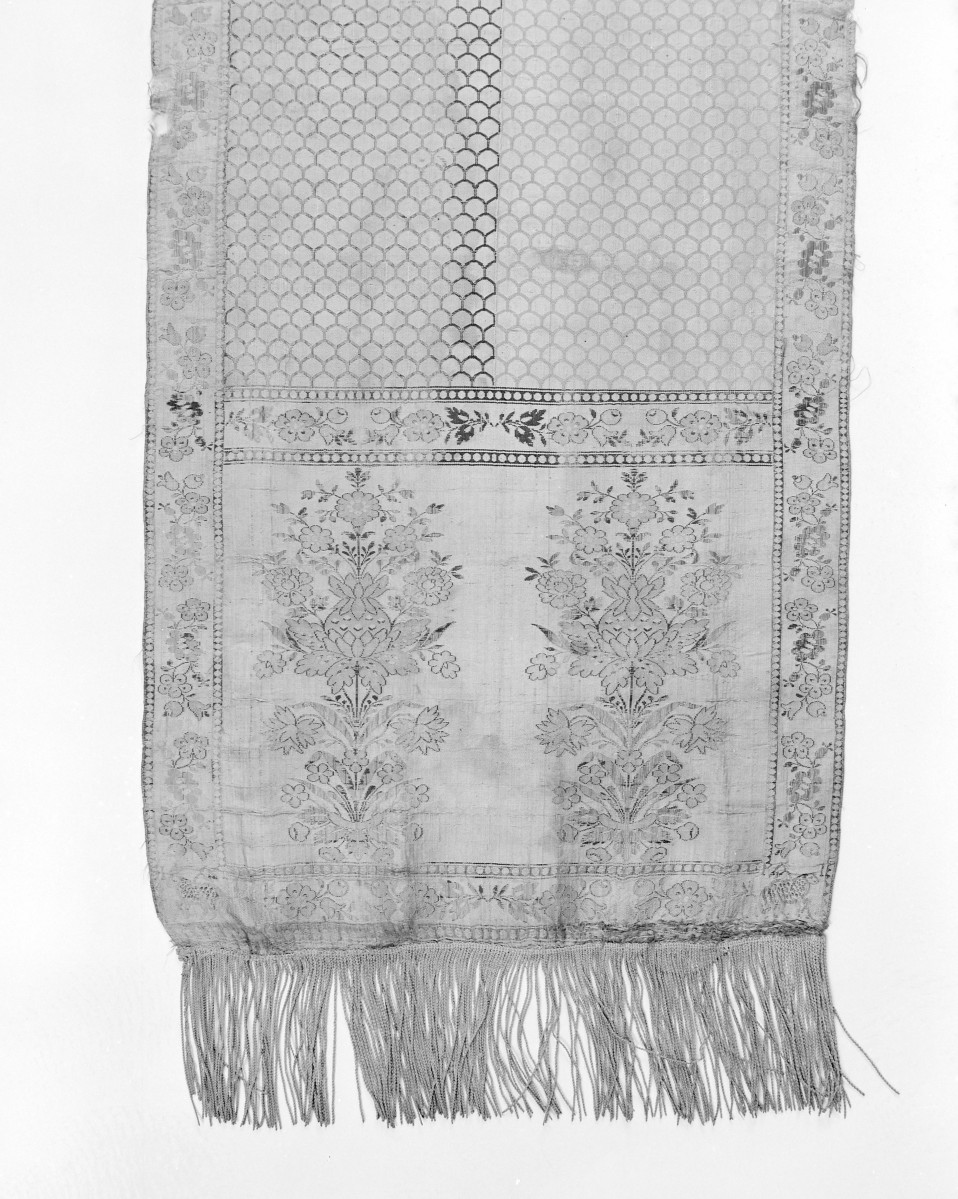 Muzeum Diecezjalne - zbiory - pas jedwabny dwustronny - Lipków /Paschalis Jakubowicz 1791 - 1794 rok/ - głowa i wciąża /fragment/ - awers, skan 1
