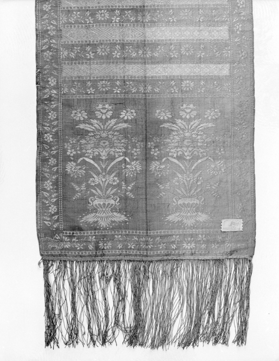 Muzeum Diecezjalne - zbiory - pas lity czterostronny - Lipków /Paschalis Jakubowicz 1791 - 1794 rok/ - głowa i wciąża /fragment/ - rewers, skan 1