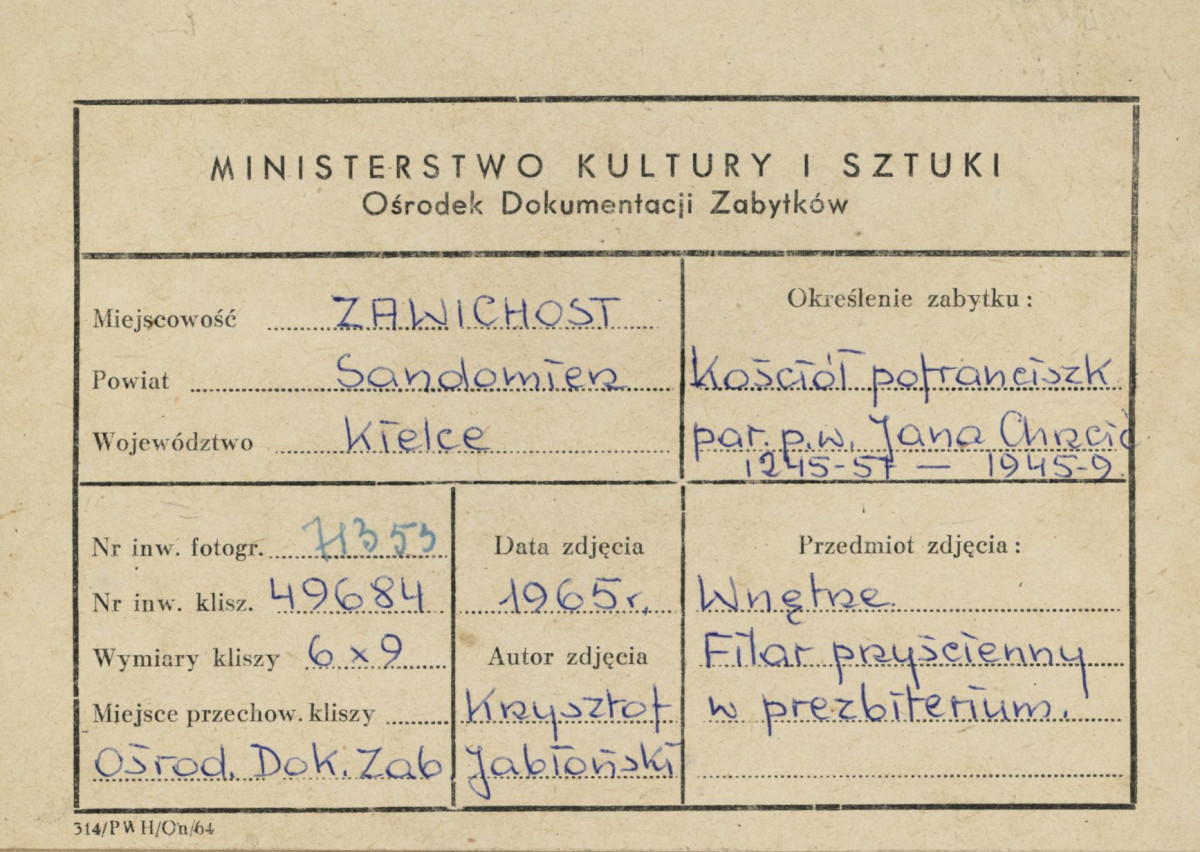 Zespół klasztorny - wnętrze kościoła, filar przyścienny w prezbiterium - metryczka, skan 1
