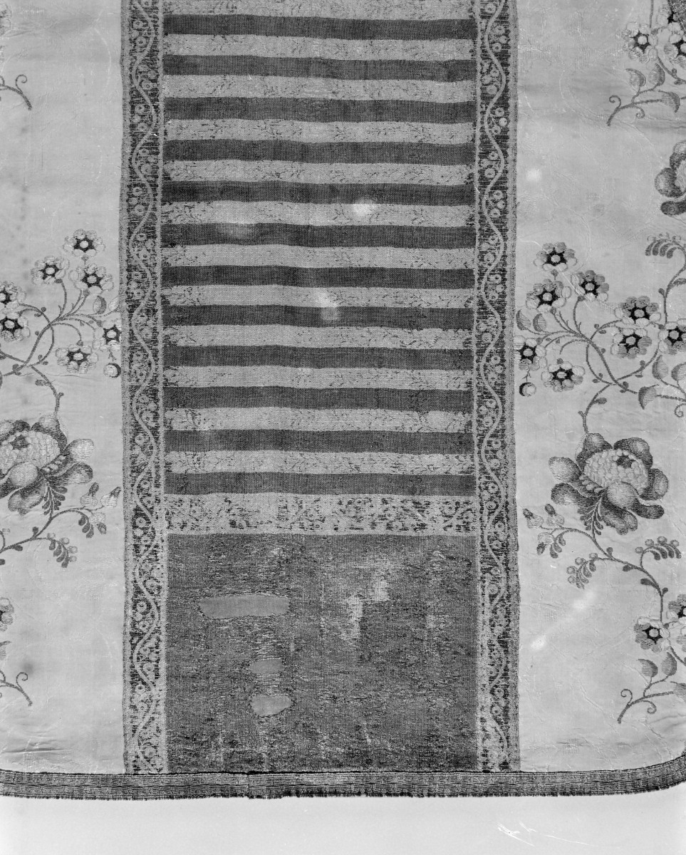 Centralne Muzeum Włókiennictwa - zbiory - pas lity dwustronny - /XVIII wiek/ - głowa i wciąża /fragment/ - awers, skan 1