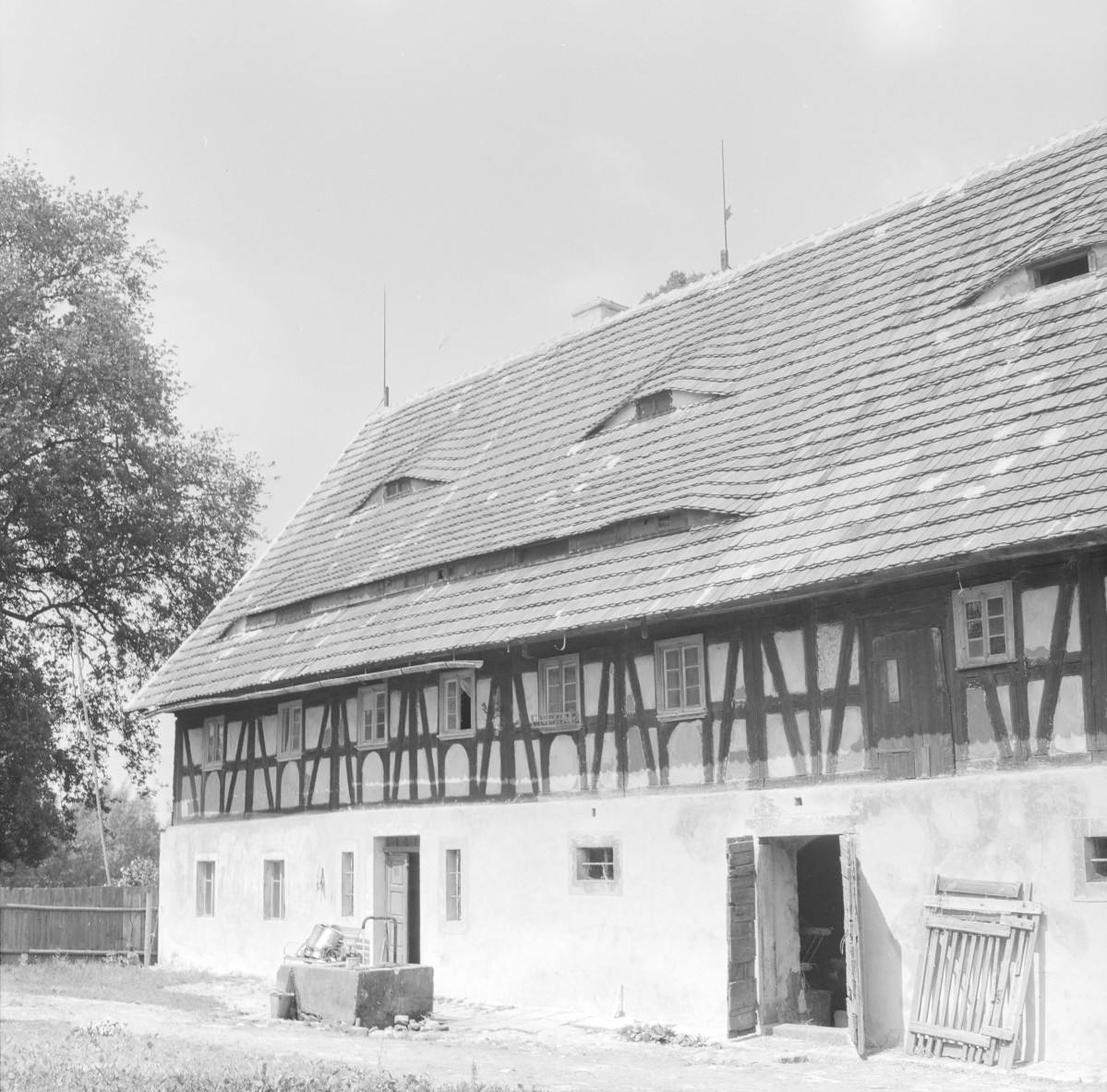 zespół zagrodowy - dom nr. 25 / stodoła - elewacja frontowa - fragment, skan 1