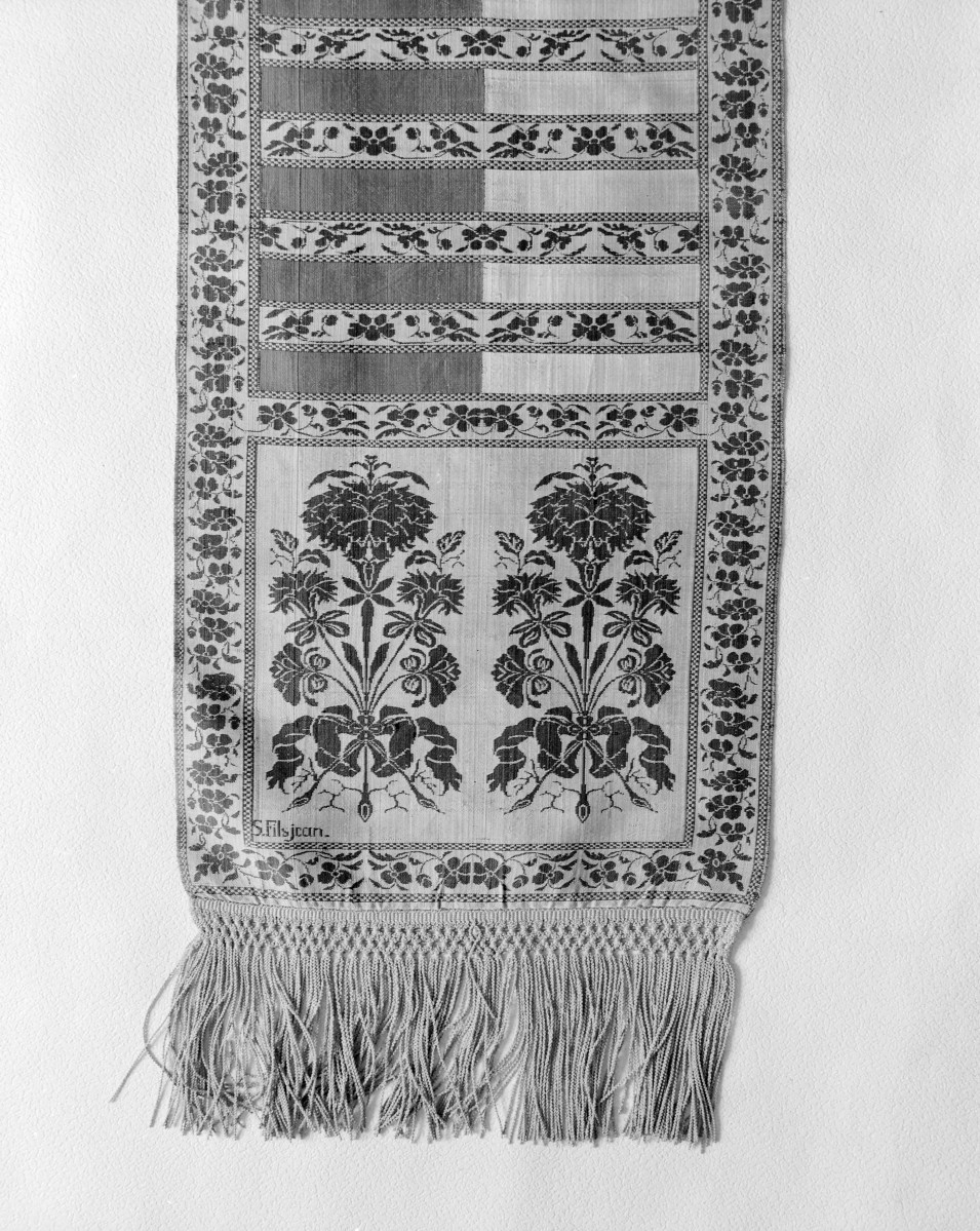Muzeum Narodowe - zbiory - pas jedwabny czterostronny - Kobyłka /Szczepan Filsjean 1787 - 1794 rok/ - głowa i wciąża /fragment/ - awers, skan 1