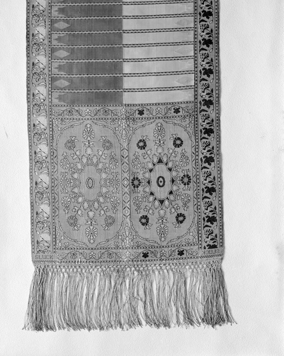 Muzeum Narodowe - zbiory - pas lity czterostronny - Słuck /Jan Madżarski 1767 - 1780 rok/ - głowa i wciąża /fragment/ - awers, skan 1