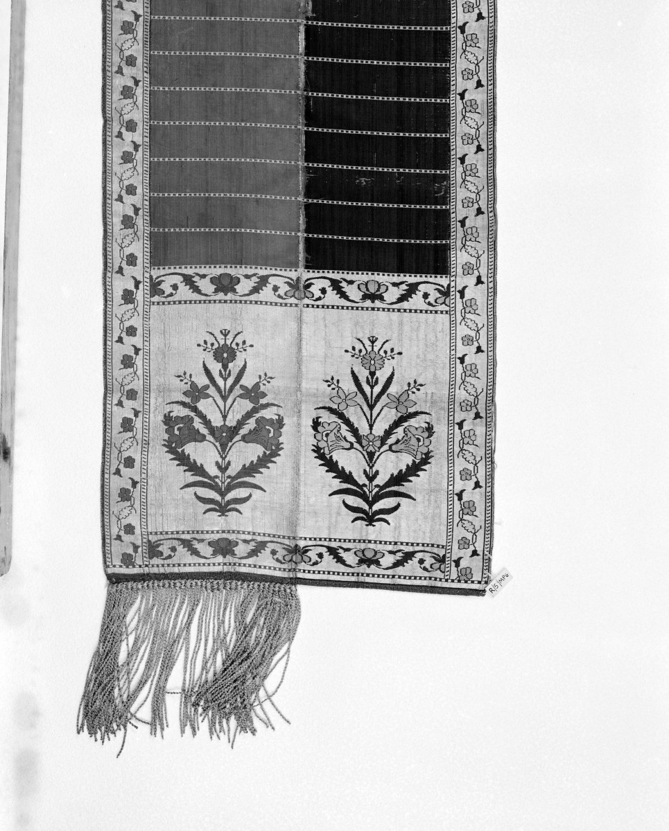Muzeum Narodowe - zbiory - pas lity czterostronny - Słuck /Jan Madżarski 1767 - 1780 rok/ - głowa i wciąża /fragment/ - awers, skan 1