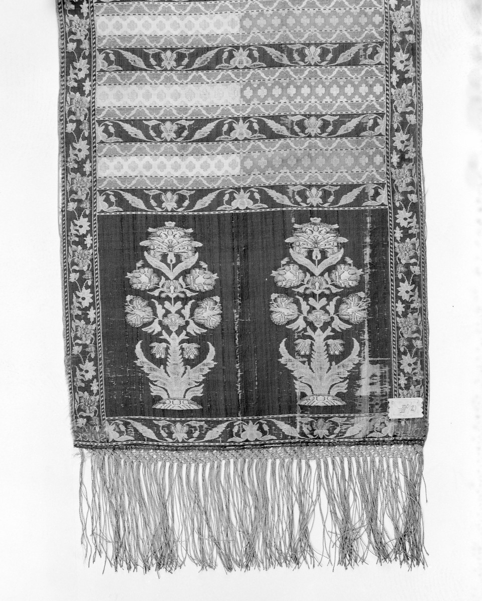 Muzeum Diecezjalne - zbiory - pas lity czterostronny - Słuck /Jan Madżarski 1767 - 1780 rok/ -  głowa i wciąża /fragment/ - rewers, skan 1