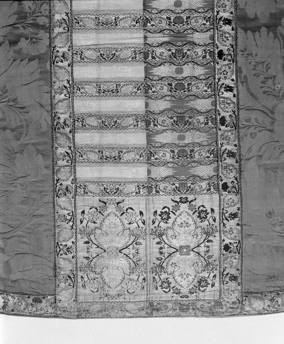 Muzeum Archidiecezjalne - zbiory - pas lity czterostronny - Kobyłka lub Lipków /XVIII wiek/ - wciąża /fragment/ - awers, skan 1
