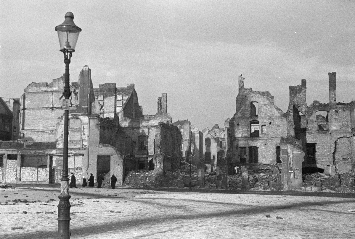 rynek - widok ruin, skan 1