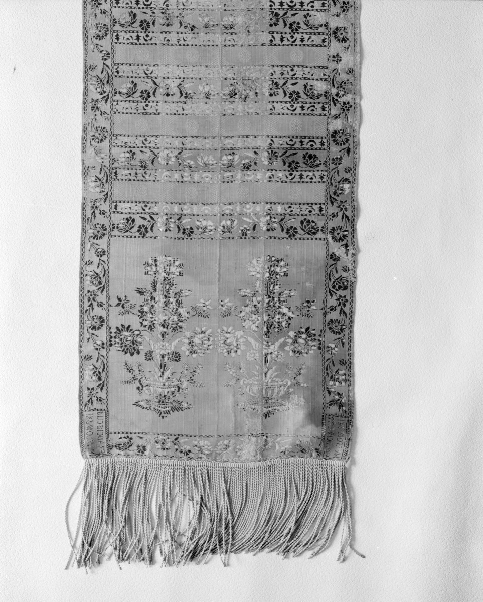 Muzeum Narodowe - zbiory - pas jedwabny czterostronny - Kraków /Franciszek Masłowski 1781 - 1806 rok/ - głowa i wciąża /fragment/ - awers, skan 1