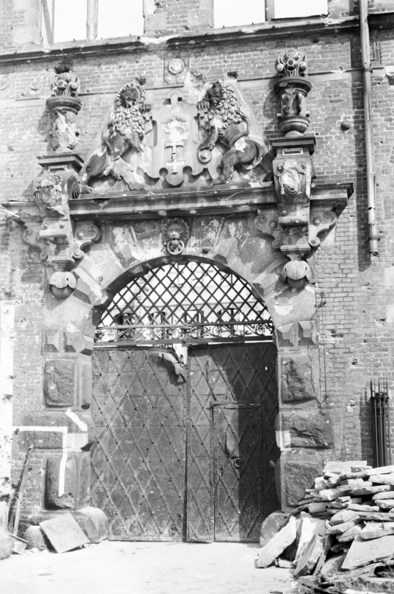 Arsenał - Wielka Zbrojownia - portal, skan 1