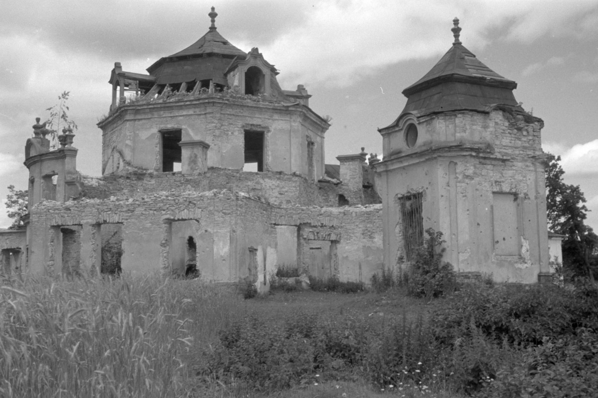 pałac - widok ogólny, skan 1