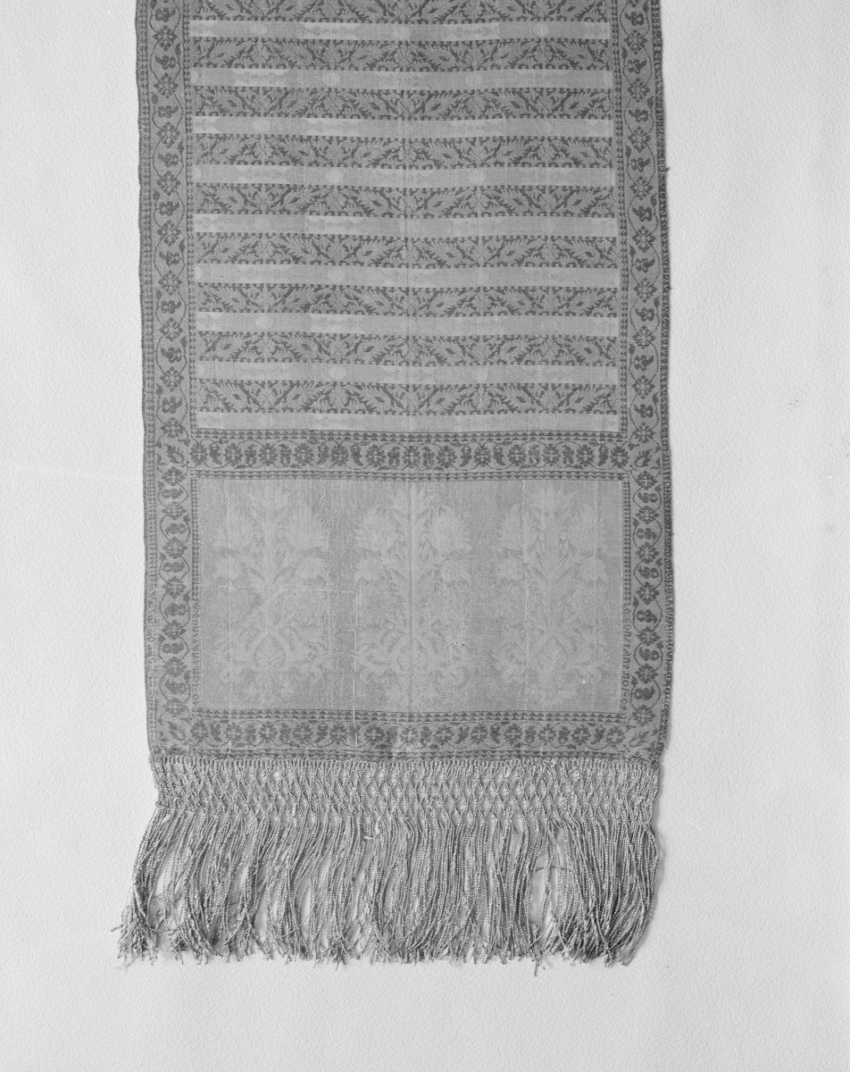 Muzeum Narodowe - zbiory - pas lity dwustronny - Stambuł /XVIII wiek/ - głowa i wciąża /fragment/ - awers, skan 1