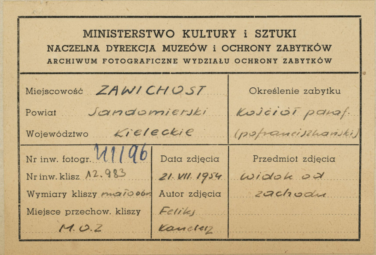 Zespół klasztorny - widok na kościół od strony zach. - metryczka, skan 1