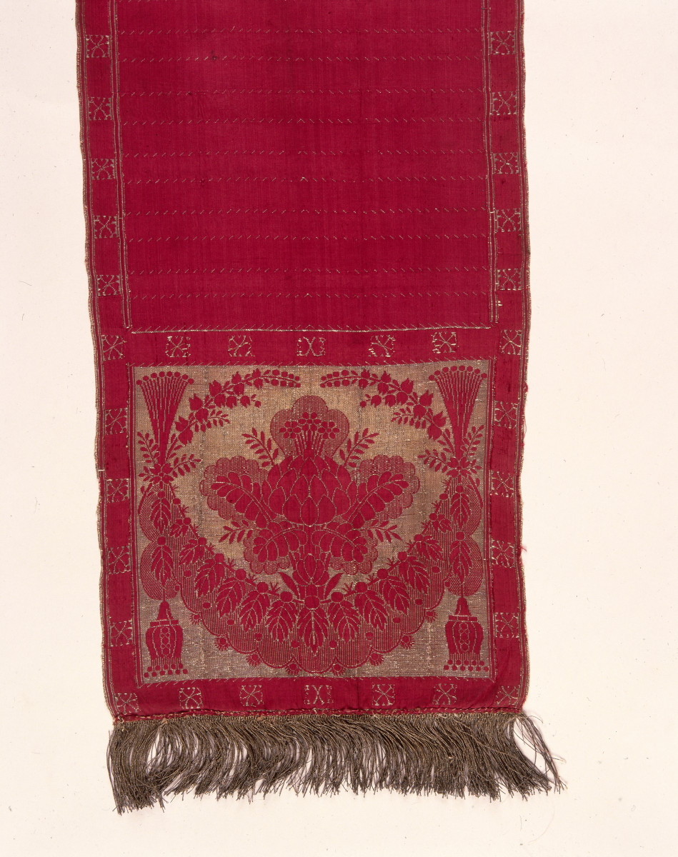 Centralne Muzeum Włókiennictwa - zbiory - pas lity dwustronny - Lyon /Leon Madżarski 1785 - 1792 rok/ - głowa i wciąża /fragment/ - awers, skan 1