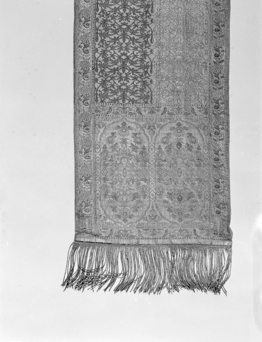 Centralne Muzeum Włókiennictwa - zbiory - pas lity czterostronny - Kraków /Franciszek Masłowski 1785 - 1806 rok/ - głowa i wciąża /fragment/ - awers, skan 1