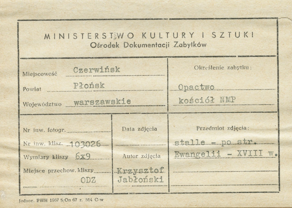 Zespół opactwa - kościół, widok na stalle - metryczka, skan 1