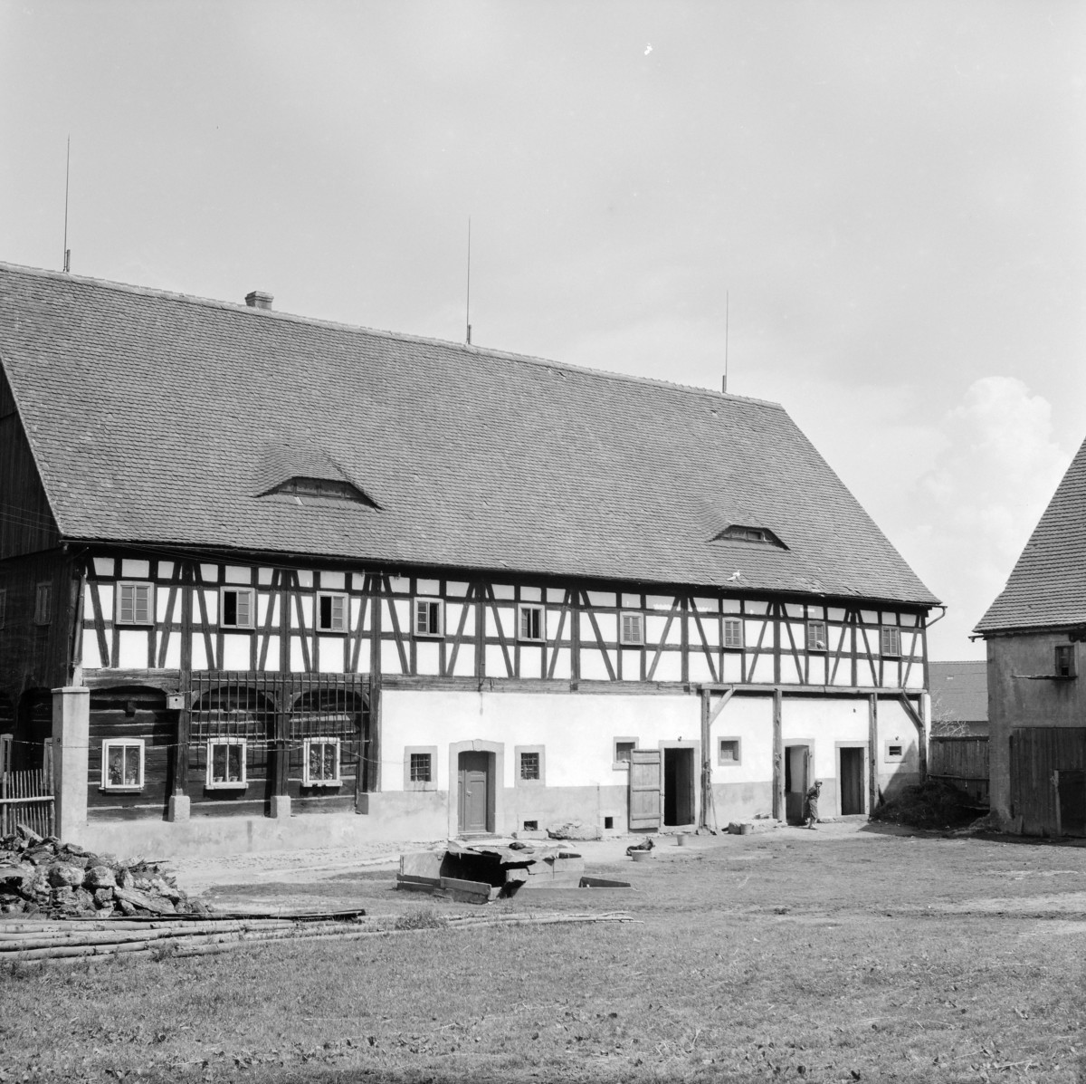 zagroda wiejska dom nr. 109 / stodoła - elewacja frontowa, skan 1