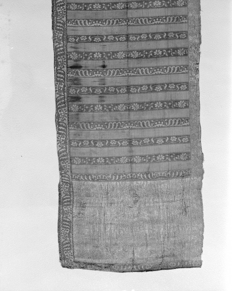 Muzeum Narodowe - od. Muzeum Sztuk Użytkowych - zbiory - pas półlity czterostronny - Kobyłka /1781 - 1784 rok/ - głowa i wciąża /fragment/ - awers, skan 1