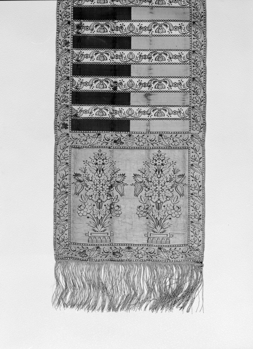 Muzeum Narodowe - od. Muzeum Sztuk Użytkowych - zbiory - pas lity czterostronny - Lyon /1789 - 1792 rok/ - głowa i wciąża /fragment/ - awers, skan 1