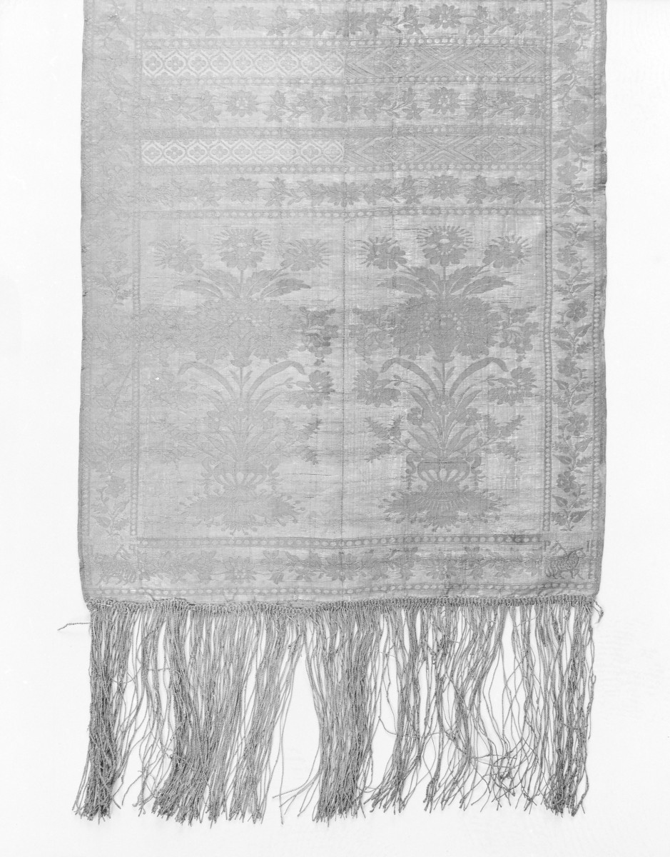 Muzeum Diecezjalne - zbiory - pas lity czterostronny - Lipków /Paschalis Jakubowicz 1791 - 1794 rok/ - głowa i wciąża /fragment/ - awers, skan 1
