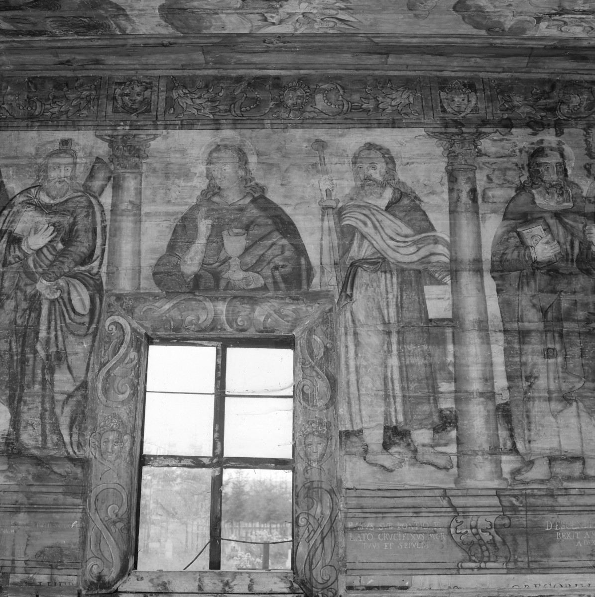 kościół pw. św. Elżbiety Węgierskiej - wnętrze - prezbiterium - ściana południowa - polichromia - św. Jan Ewangelista i św. Jakub Starszy, skan 1