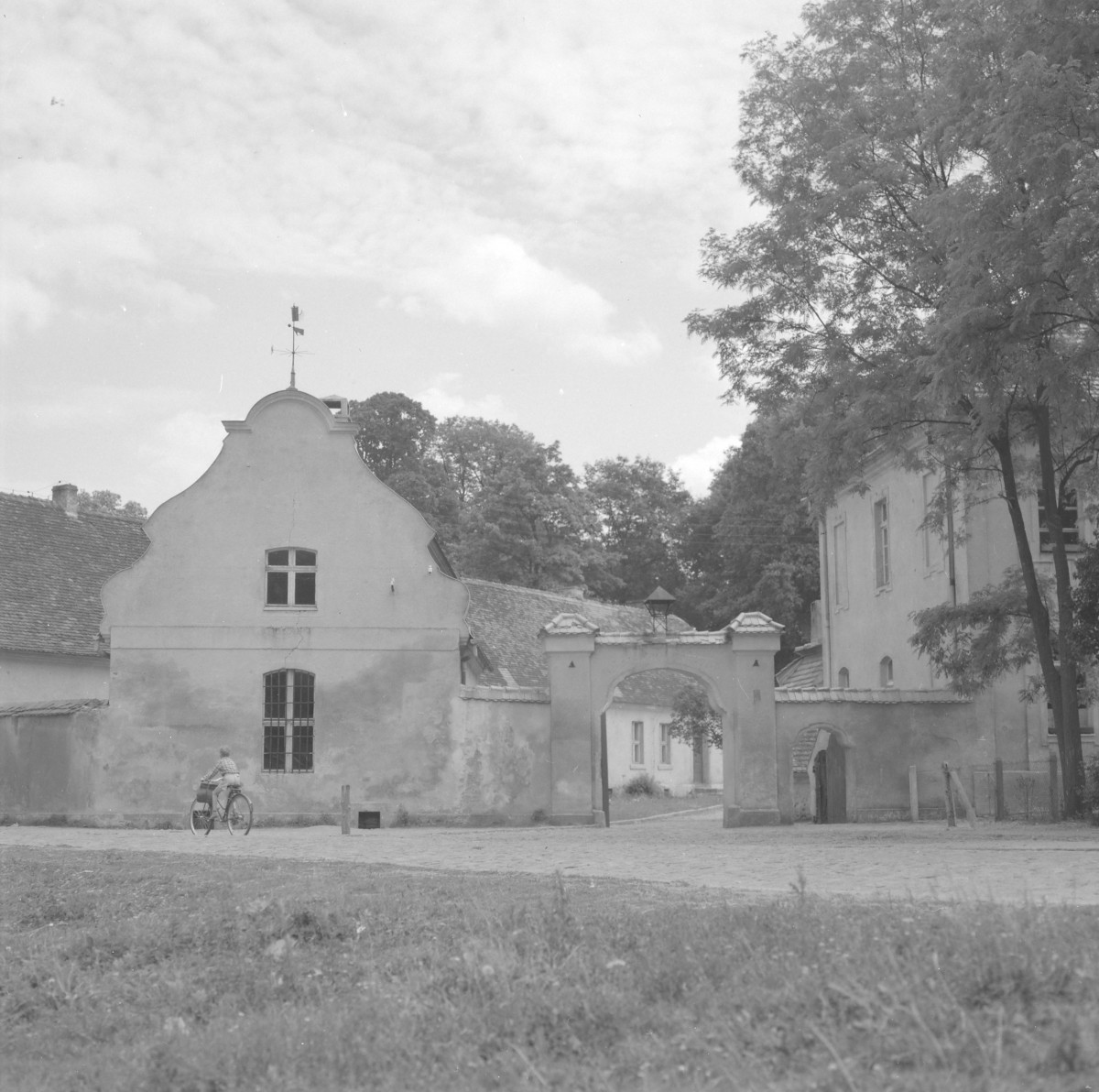 pałac - brama i kordegarda, skan 1