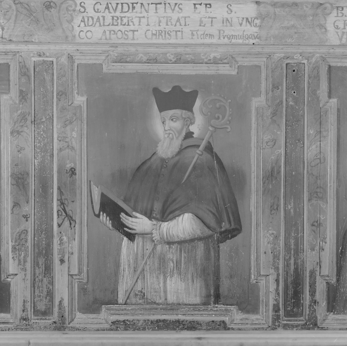 kościół pw. św. Jana Chrzciciela - wnętrze - prezbiterium - ściana południowa - stalle - polichromia - św. bp. Gaudenty, skan 1