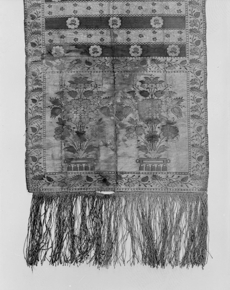 Muzeum Diecezjalne - zbiory - pas lity dwustronny - Lyon /1785 - 1792 rok/ - głowa i wciąża /fragment/ - awers, skan 1