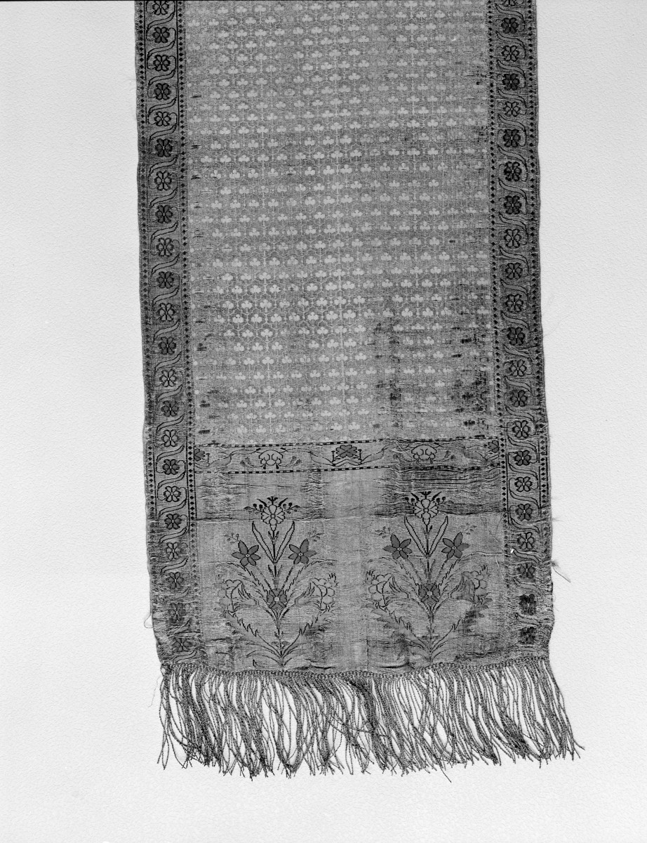 Muzeum Narodowe - od. Muzeum Sztuk Użytkowych - zbiory - pas lity dwustronny - /XVIII wiek/ - głowa i wciąża /fragment/ - awers, skan 1