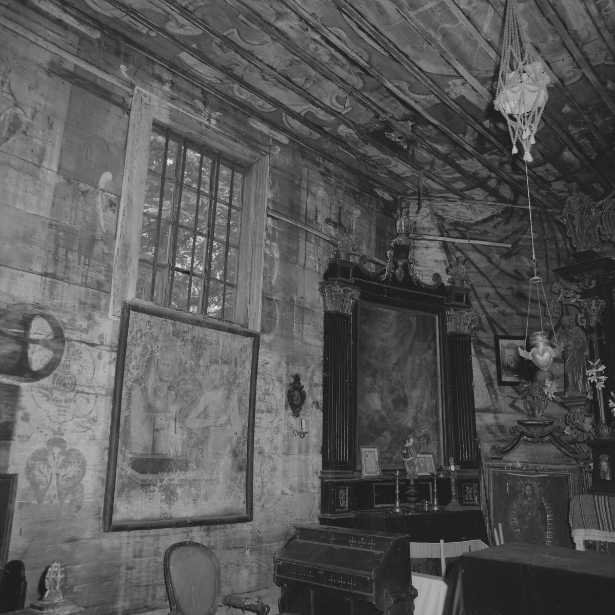 kaplica pw. Nawiedzenia i Zwiastowania Najświętszej Marii Panny - wnętrze - prezbiterium - ściana północna - polichromia - fragment, skan 1