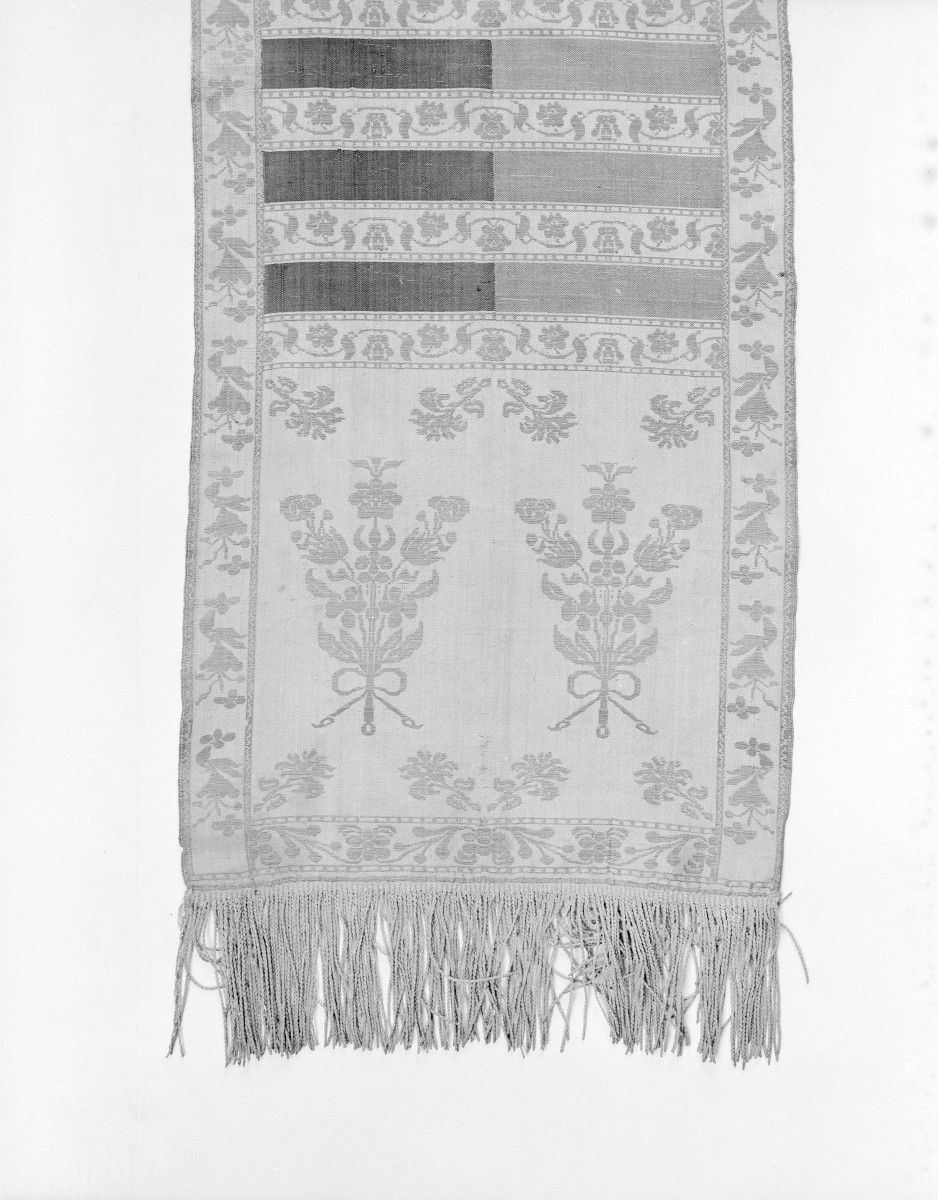 Muzeum Diecezjalne - zbiory - pas jedwabny czterostronny - Kutkorz? / Kobyłka? /XVIII wiek lub 1781 - 1784 rok/ -  głowa i wciąża /fragment/ - awers, skan 1