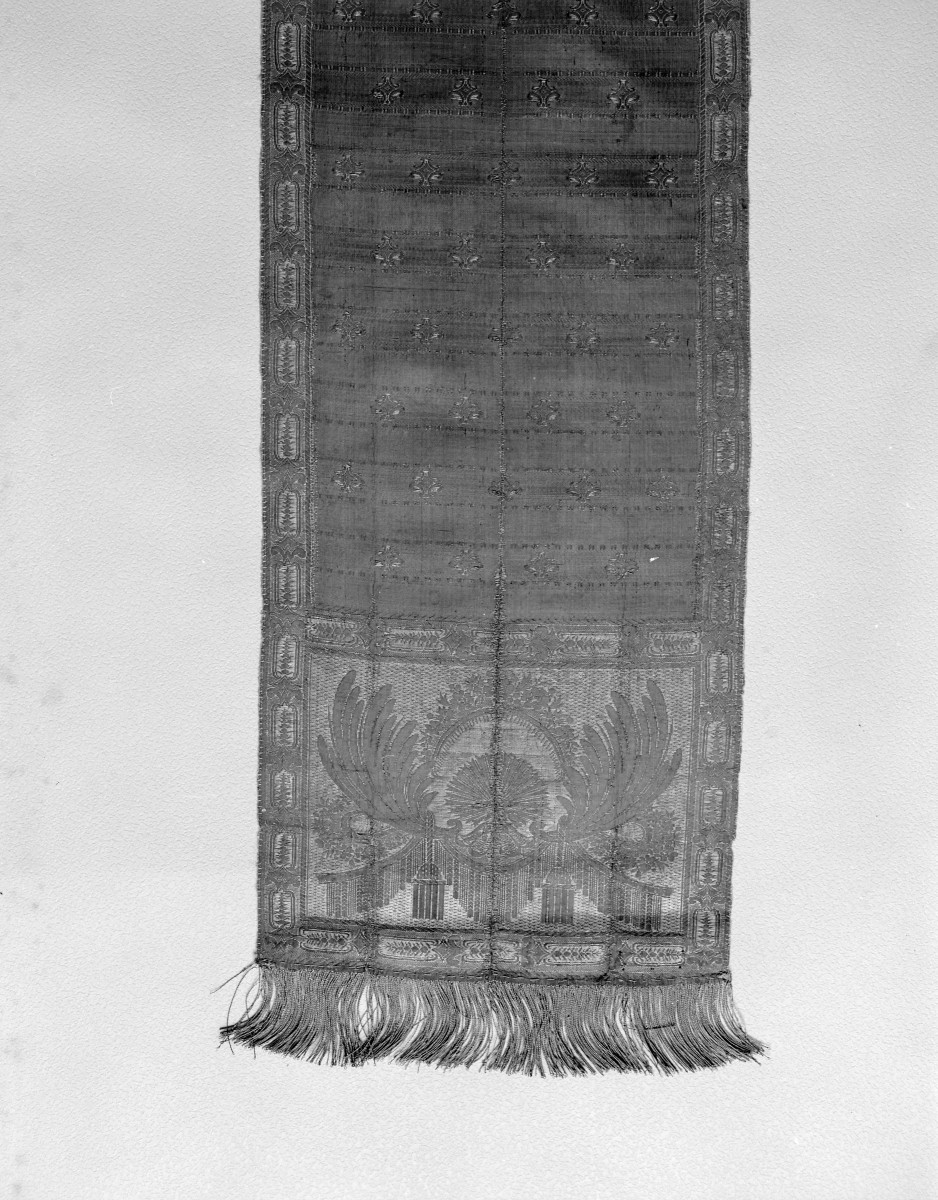 Muzeum Narodowe - od. Muzeum Sztuk Użytkowych - zbiory - pas lity dwustronny - Lyon /1785 - 1792 rok/ - głowa i wciąża /fragment/ - awers, skan 1