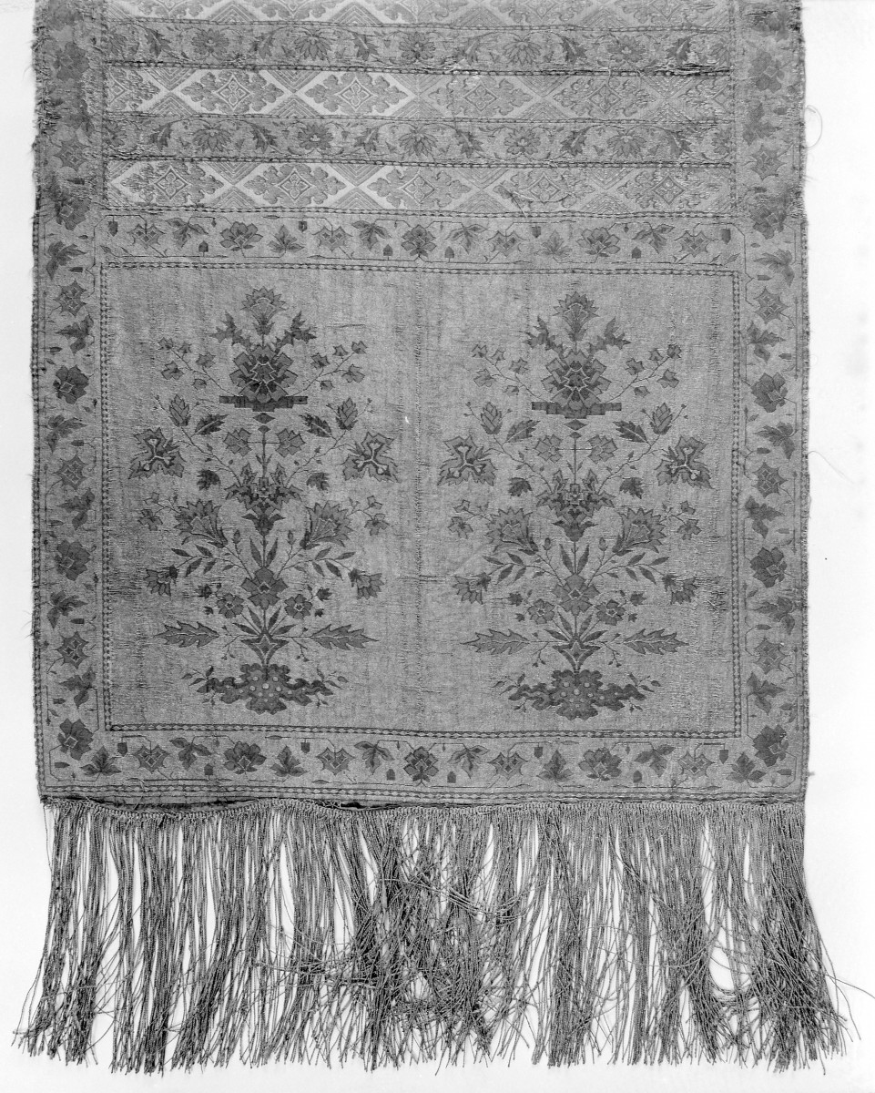 Muzeum Diecezjalne - zbiory - pas lity dwustronny - Lyon /1785 - 1792 rok/ -  głowa i wciąża /fragment/ - awers, skan 1