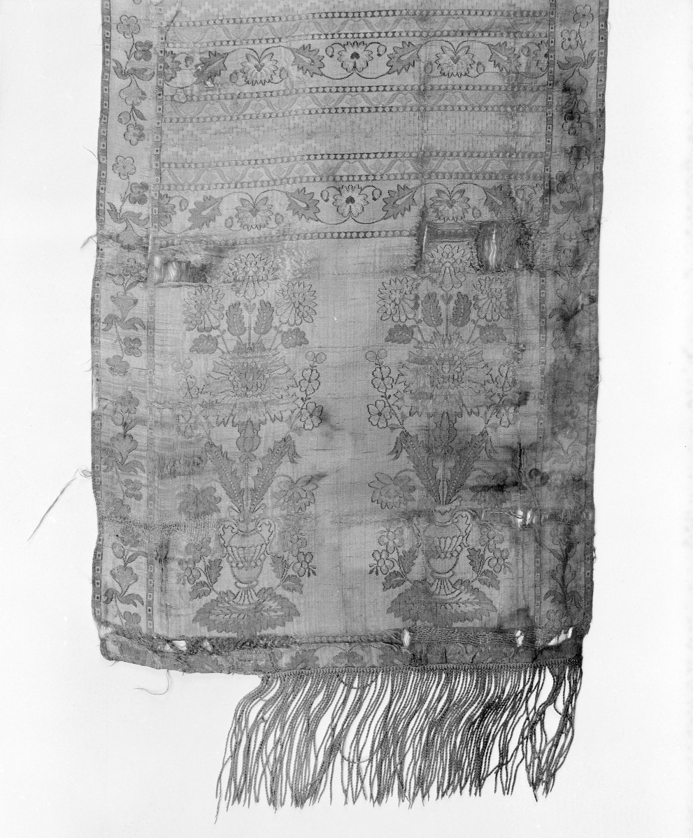Muzeum Diecezjalne - zbiory - pas jedwabny dwustronny - Kraków /XVIII wiek/ - głowa i wciąża /fragment/ - awers, skan 1