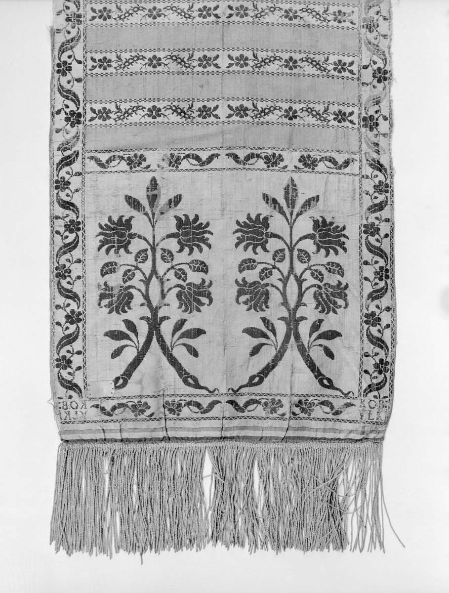 Muzeum Diecezjalne - zbiory - pas jedwabny czterostronny - Kobyłka /1781 - 1784 rok/ - głowa i wciąża /fragment/ - awers, skan 1