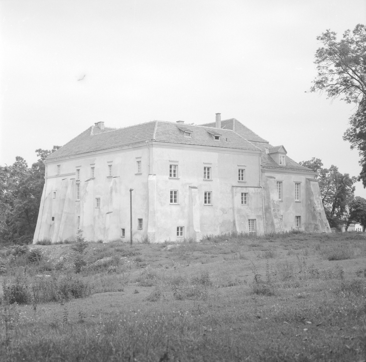 dwór - widok od połudnbiowego-wschodu, skan 1
