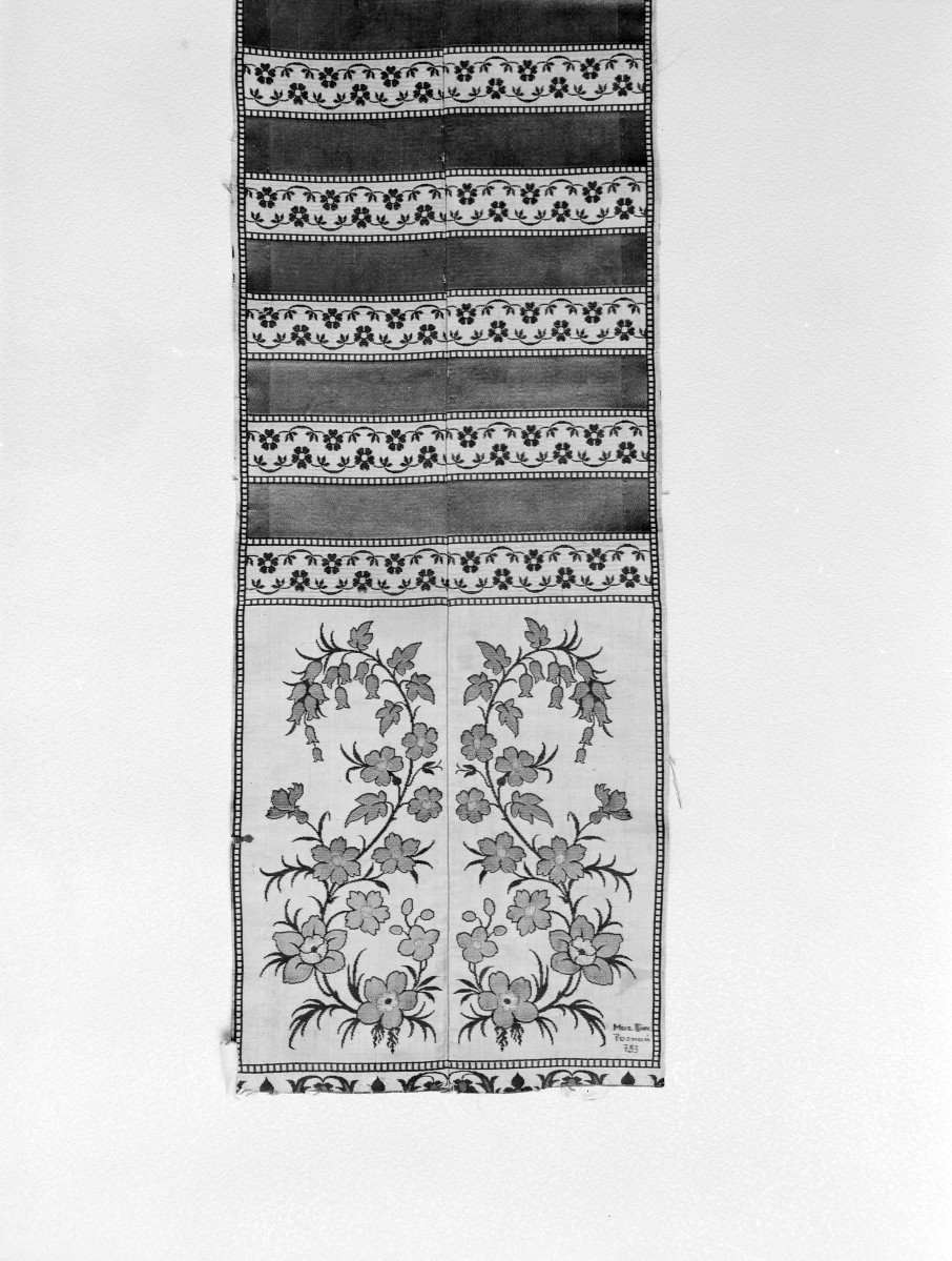Muzeum Archidiecezjalne - zbiory - pas lity dwustronny - /XIX/XX wiek/ - głowa i wciąża /fragment/ - awers, skan 1