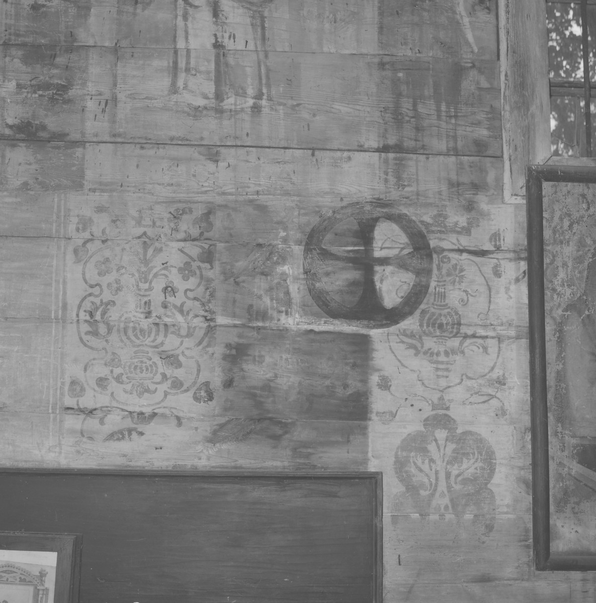 kaplica pw. Nawiedzenia i Zwiastowania Najświętszej Marii Panny - wnętrze - prezbiterium - ściana północna - polichromia - fragment, skan 1