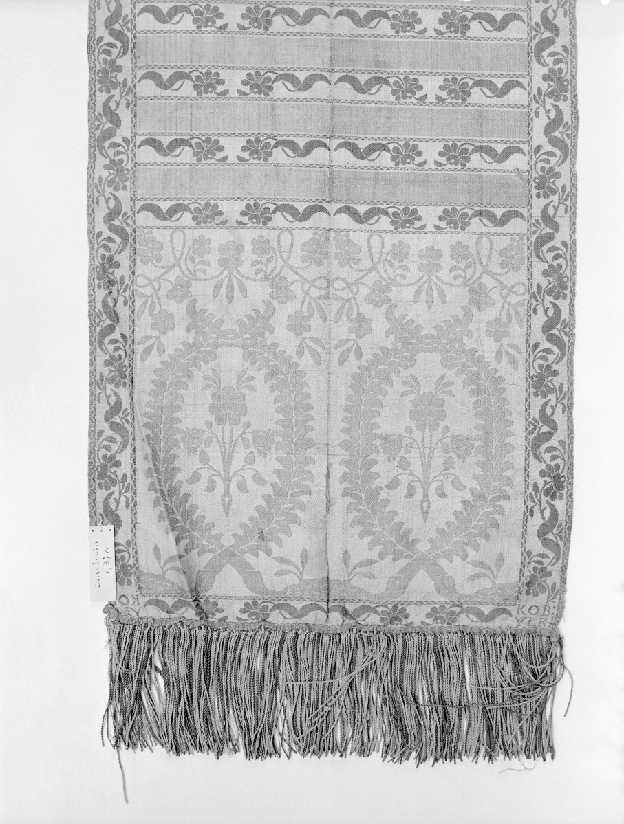 Muzeum Diecezjalne - zbiory - pas jedwabny czterostronny - Kobyłka /1781 - 1784 rok/ - głowa i wciąża /fragment/ - awers, skan 1