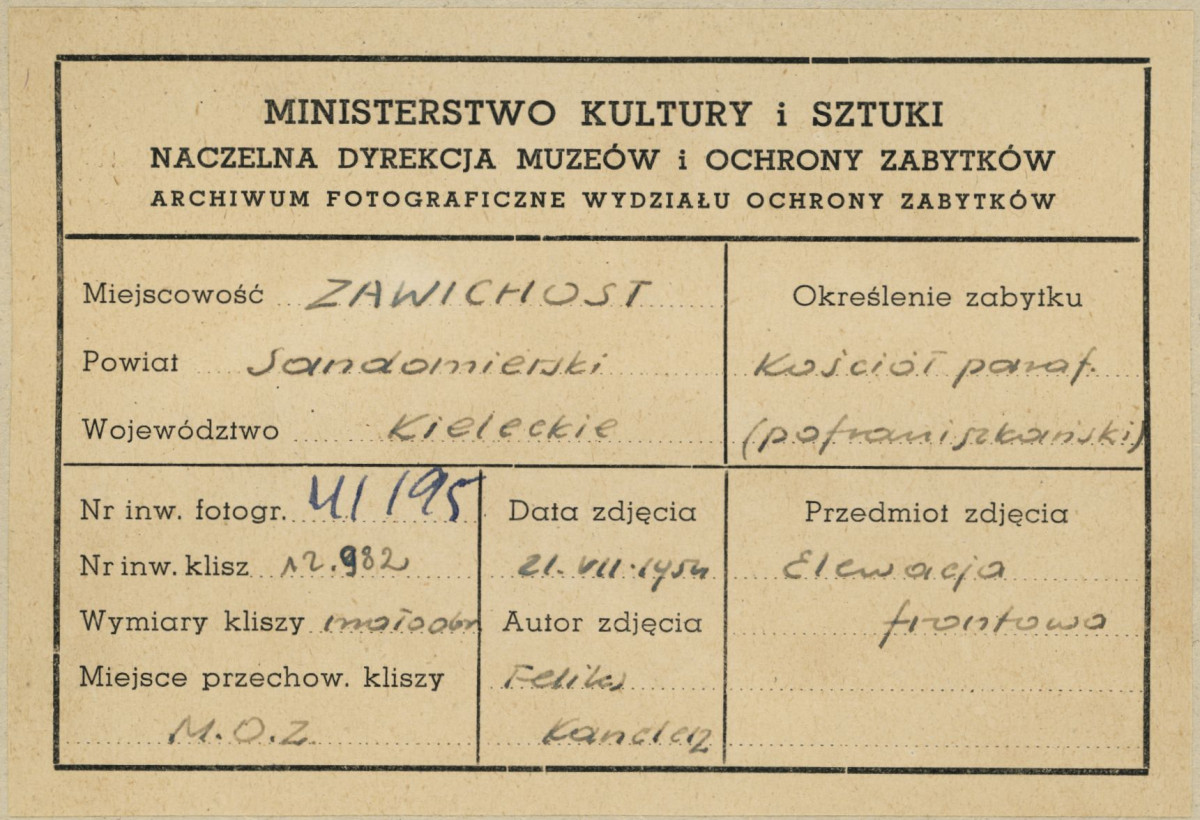 Zespół klasztorny - widok na fasadę kościoła - metryczka, skan 1