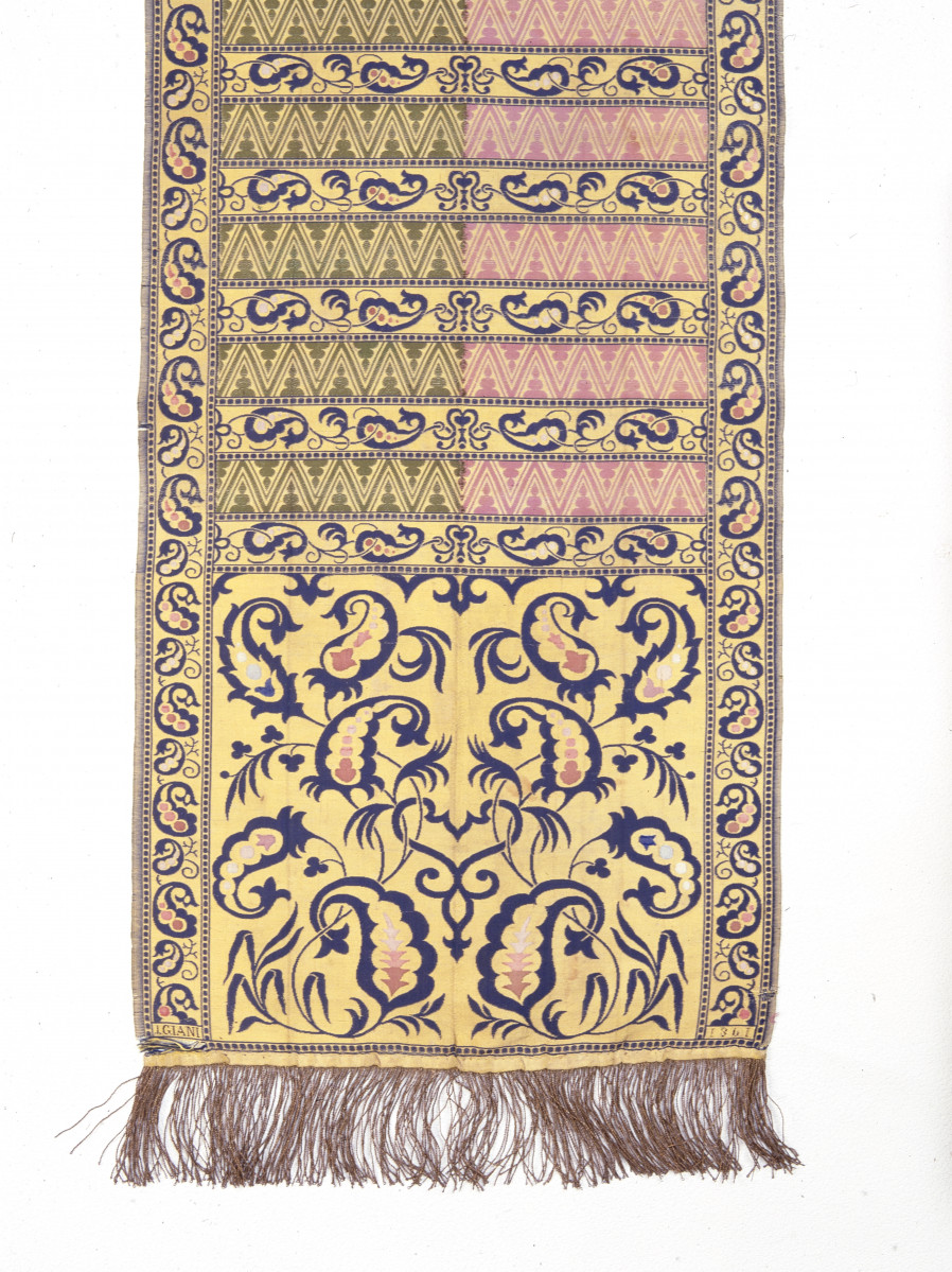 Muzeum Narodowe  - zbiory - pas jedwabny czterostronny - Wiedeń /I. Giani 1861 rok/ - głowa i wciąża /fragment/ - awers, skan 1